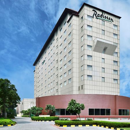 Radisson Gurugram Udyog Vihar Hotel Gurgaon Exterior foto